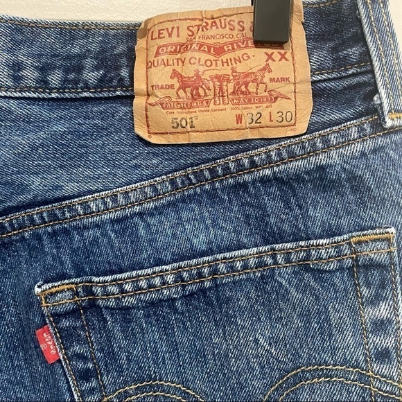 LEVI’S Men’s 501 Distressed Jean Shorts Button Fly, Size Waist 32 - Picture 4 of 6